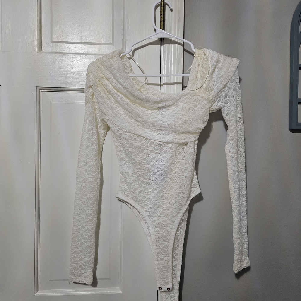 Elegant Cream Lace Off-Shoulder Bodysuit - Picture 2 of 3